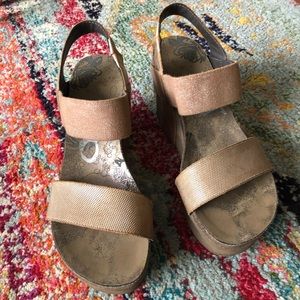 OTBT shoes lightly worn. Size 8